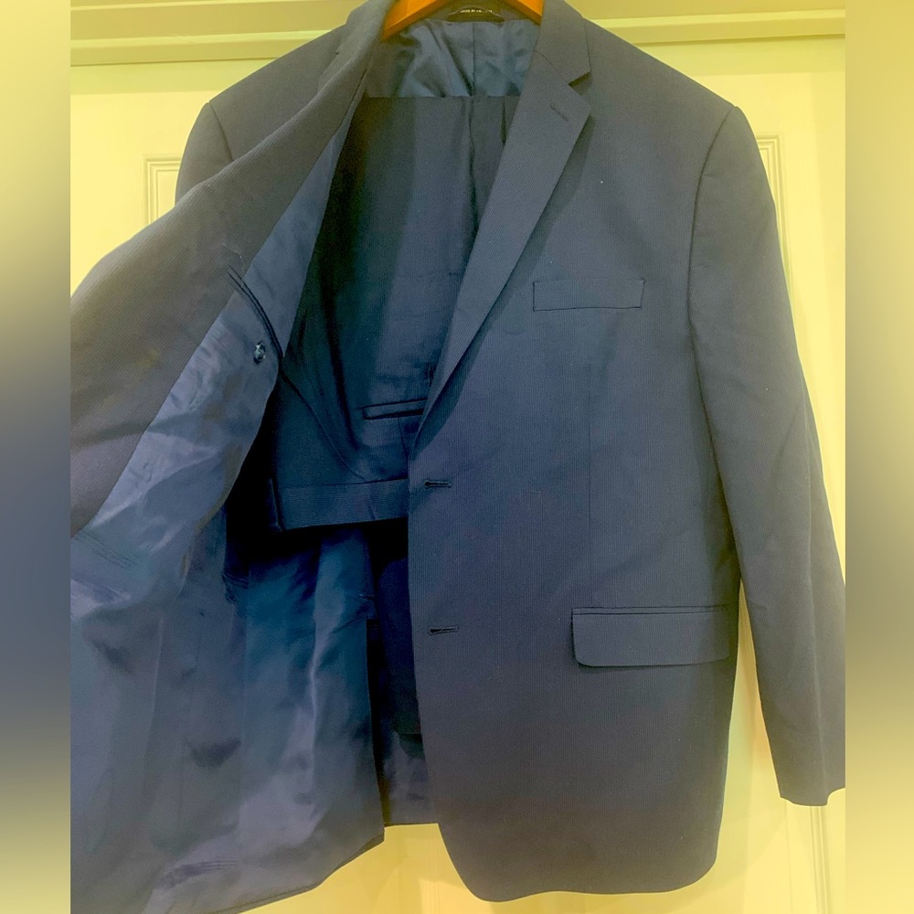 Men’s navy blue suit